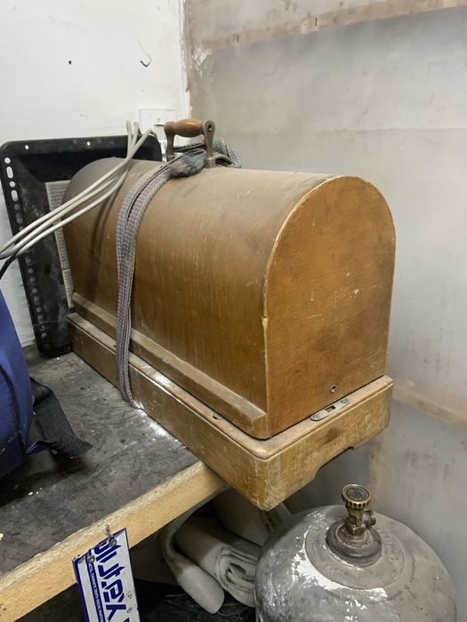 Швейная машинка, в рабочем состоянии.