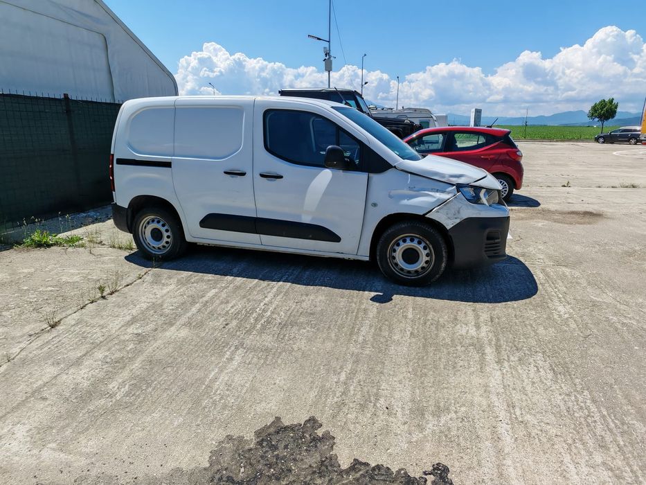 Peugeot Partner 2021 Automata,  usor avariat