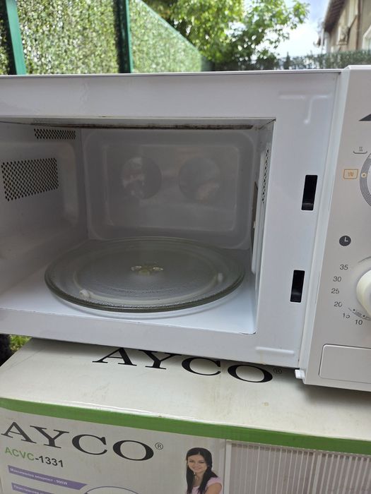 Продавам микровълнова Деу KQG-6L77 + грил