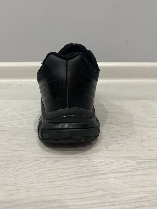 Черные Salomon кроссовки