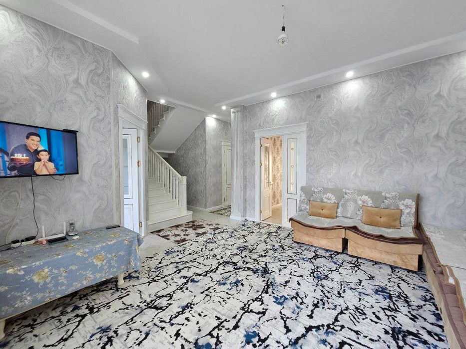 Сергели.Султонобод махалляси.2.5 сотихда 5хонали зор уй сотаман