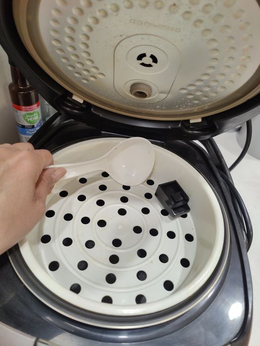 Продам мультиварку Redmond,