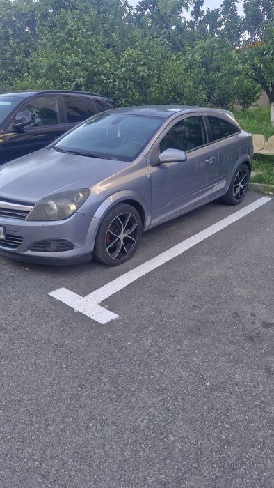 Vând Opel Astra GTC anul 2006 .Mașina funcționează doar că are certificatul reținut pentru că am mers cu ea fără I t p