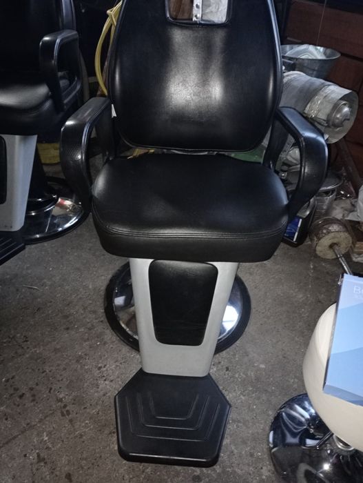 2 Броя Бръснарски столове