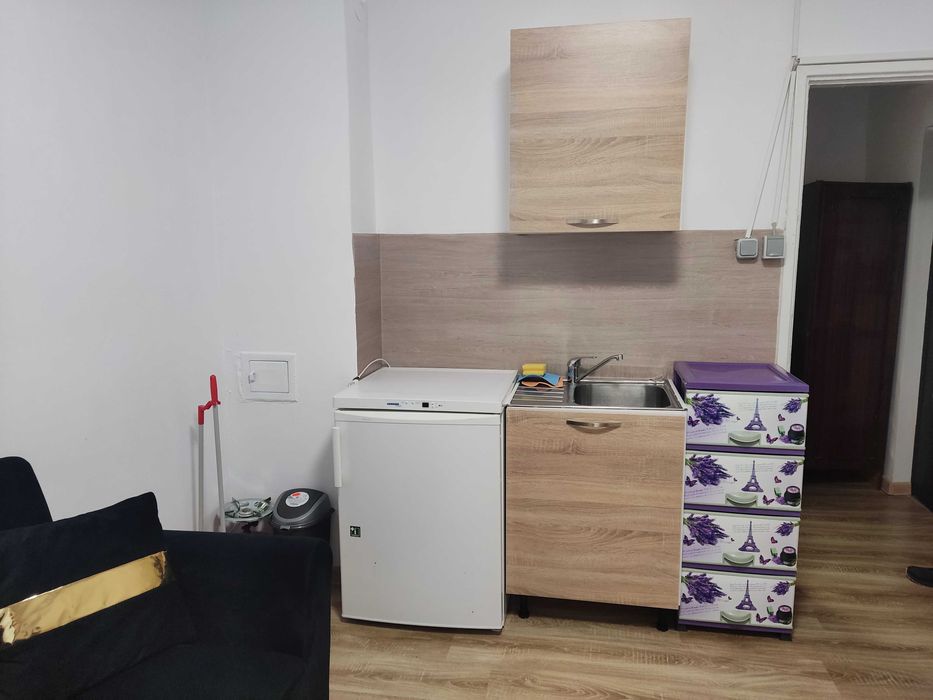 Продавам едностаен апартамент до Ред Кафе