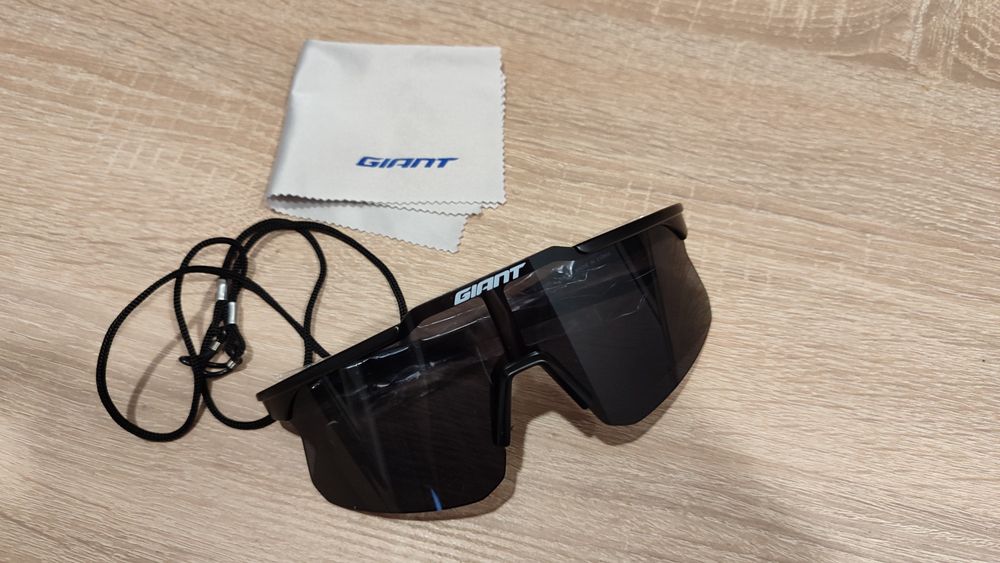 Ochelari soare Giant, noi.