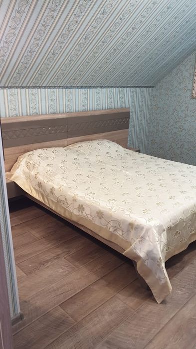 Продам двуспальную кровать 1.60