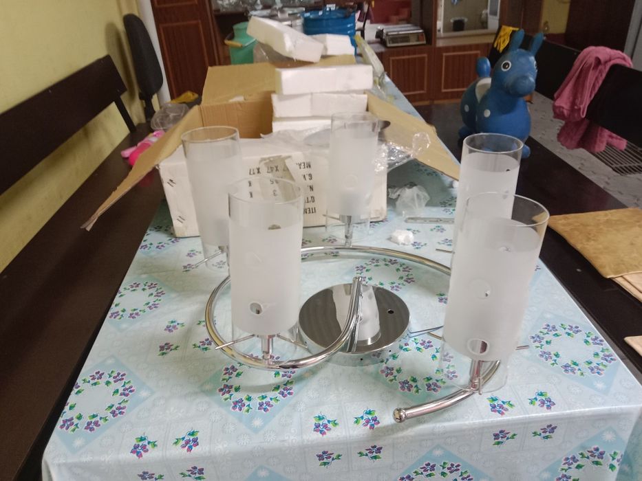 продам патолочную люстру новую