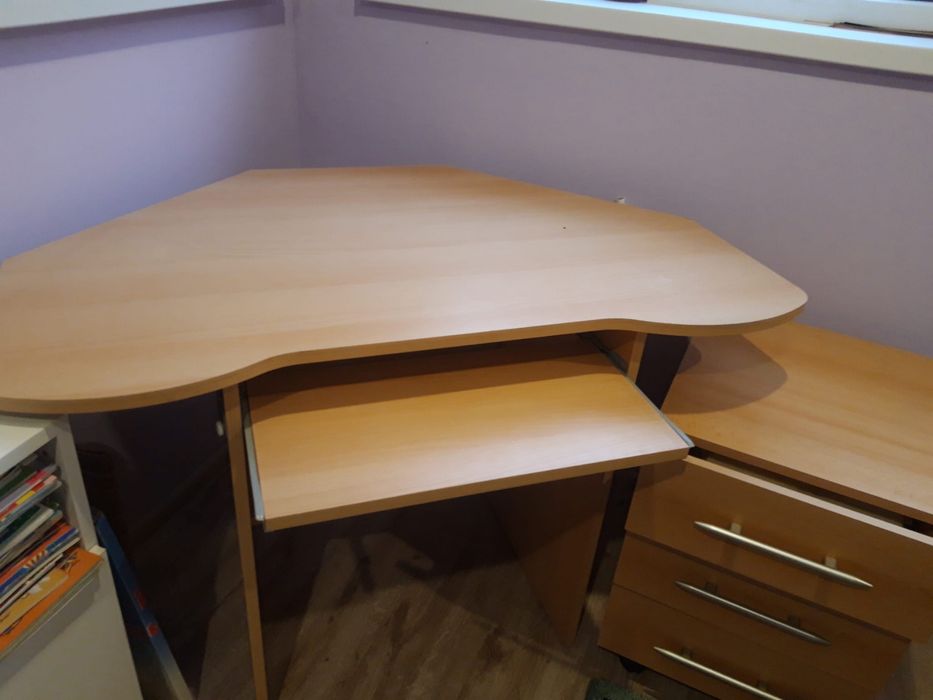 Ъгълно бюро за стая
