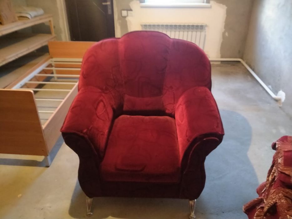 Диван с креслом