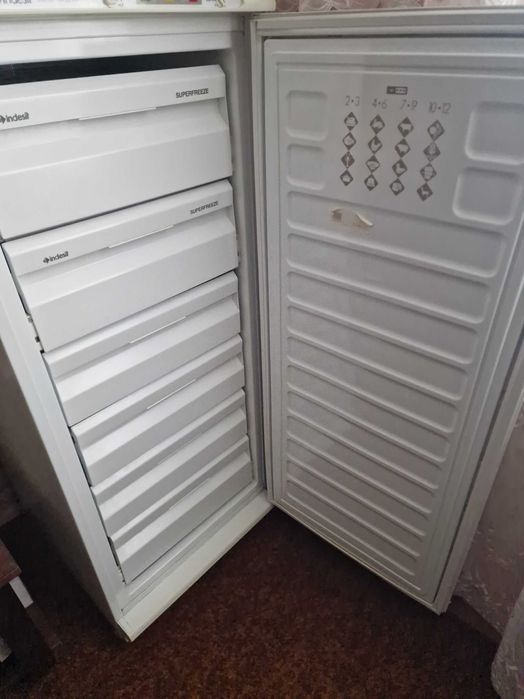фризер indesit superfreezer отлично подържан