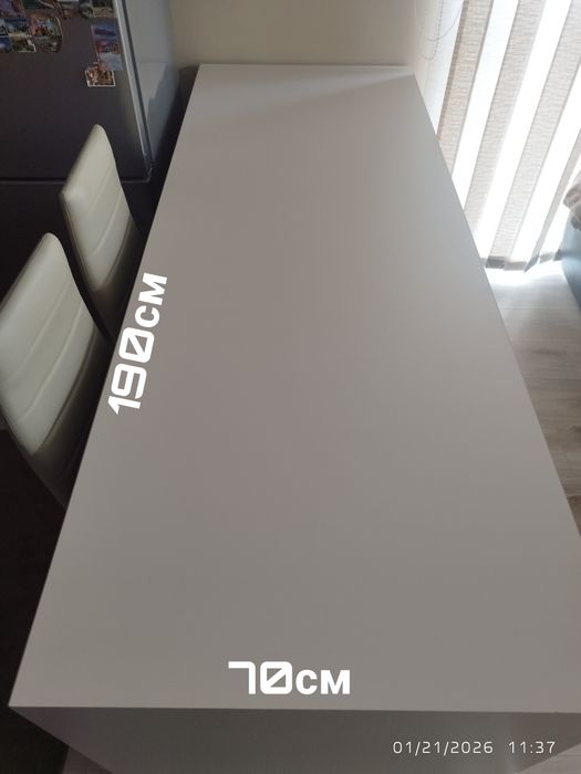 Масивна  дървена маса