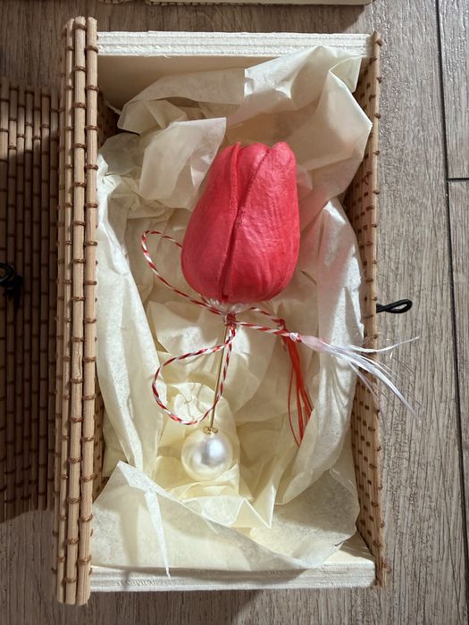 Brosa lalea martisor Martie