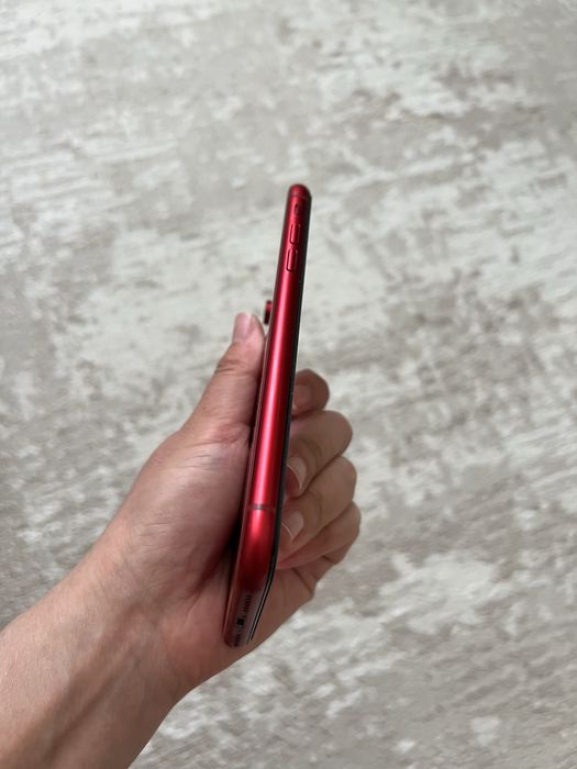 Продам Iphone XR red 64 гб