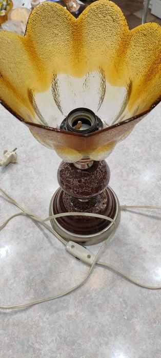 Светильник настольный продам