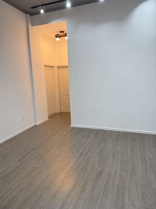 Inchiriez spatiu comercial 24mp