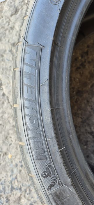 2 anvelope vara Michelin 305/30/19.Pretul este pe bucata.