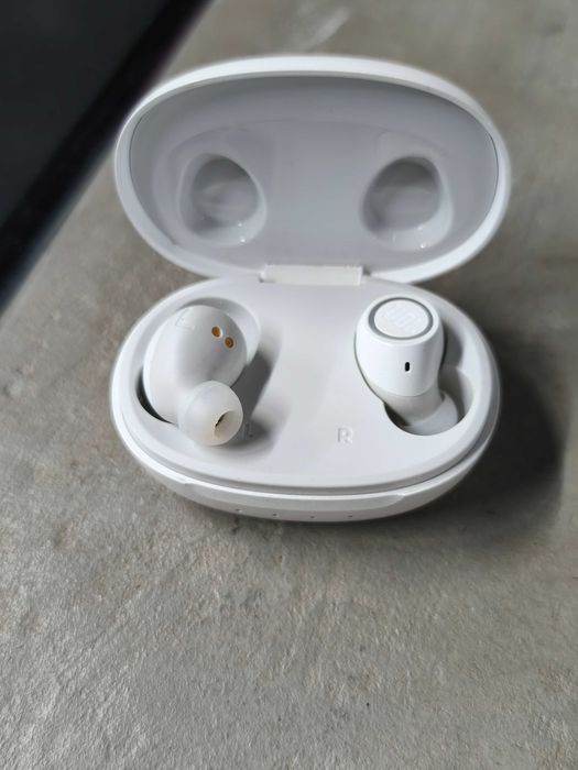 JBL  Bluetooth слушалки