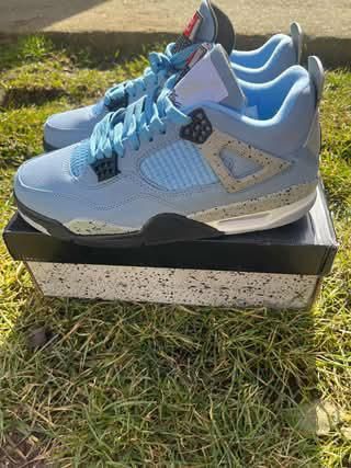 Nike Jordan 4 university blue