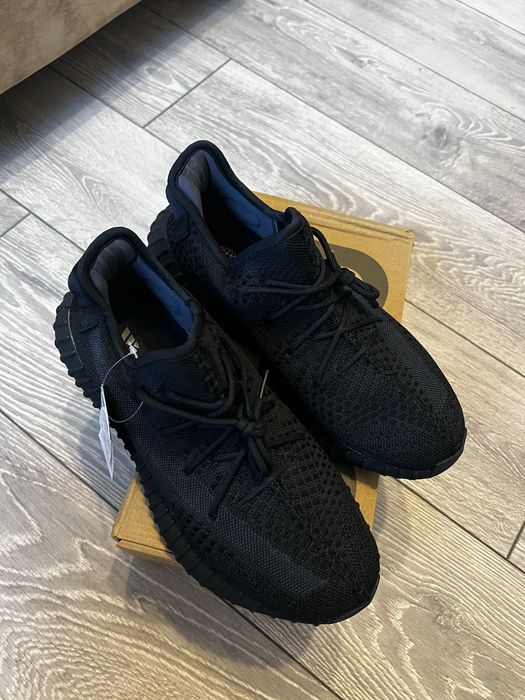 Yeezy 350 Onyx Noi