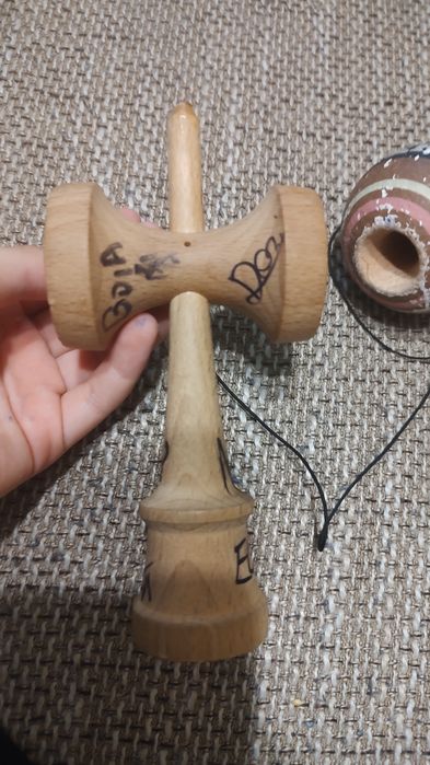 Kendama Krom Strogo Neapolitan Chocolate.Pret:450 ușor negociabil transport inclus.