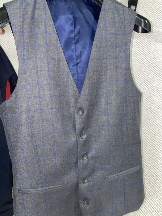 Продам костюм тройка