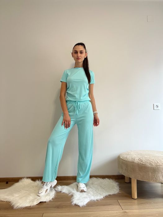 Комплект от тениска и панталон