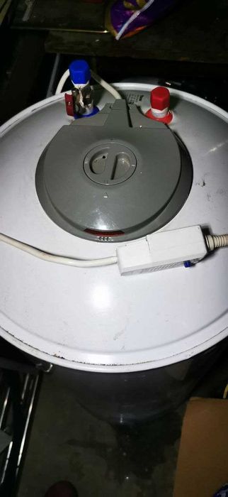 Продается водонагреватель  100 литров