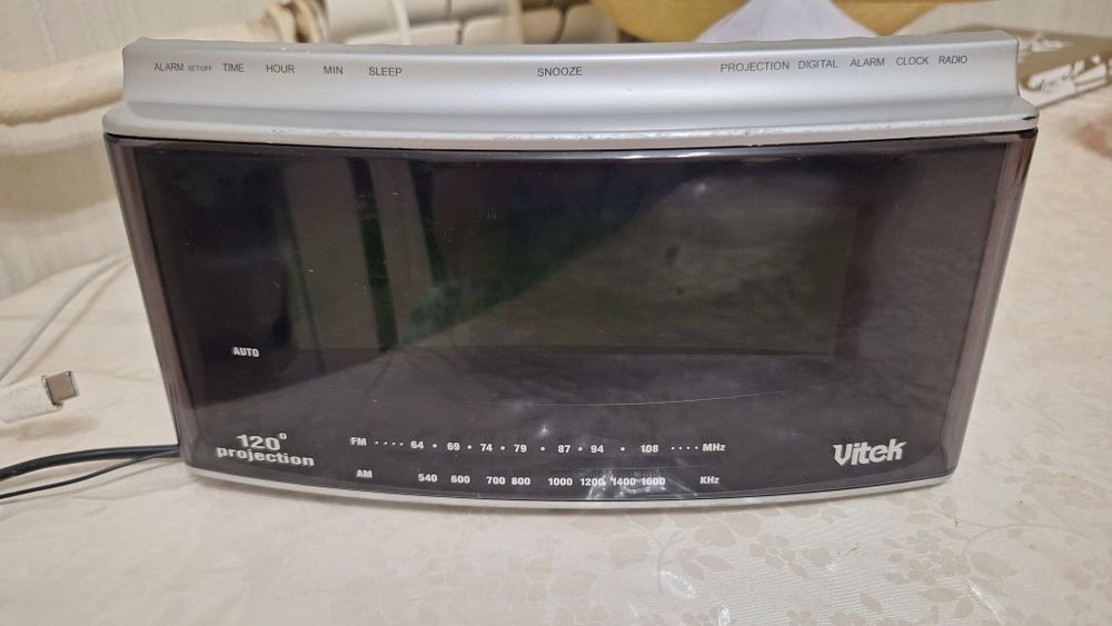 Радиобудильник Vitek 3508