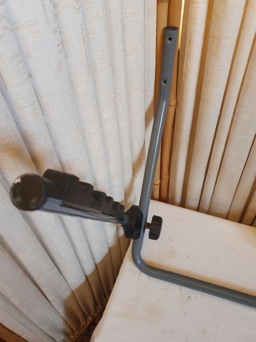 Vând suport biciclete