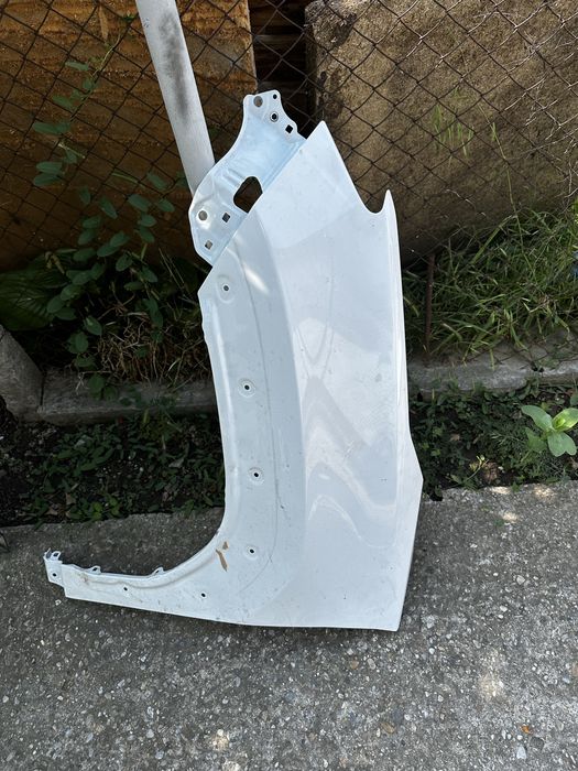 Aripă stânga față toyota yaris cross.