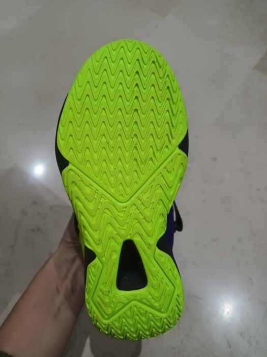 vand adidași noi