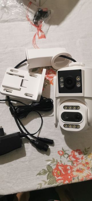 Камера за видеонаблюдение двойна PTZ WIFI камера 5+5MP