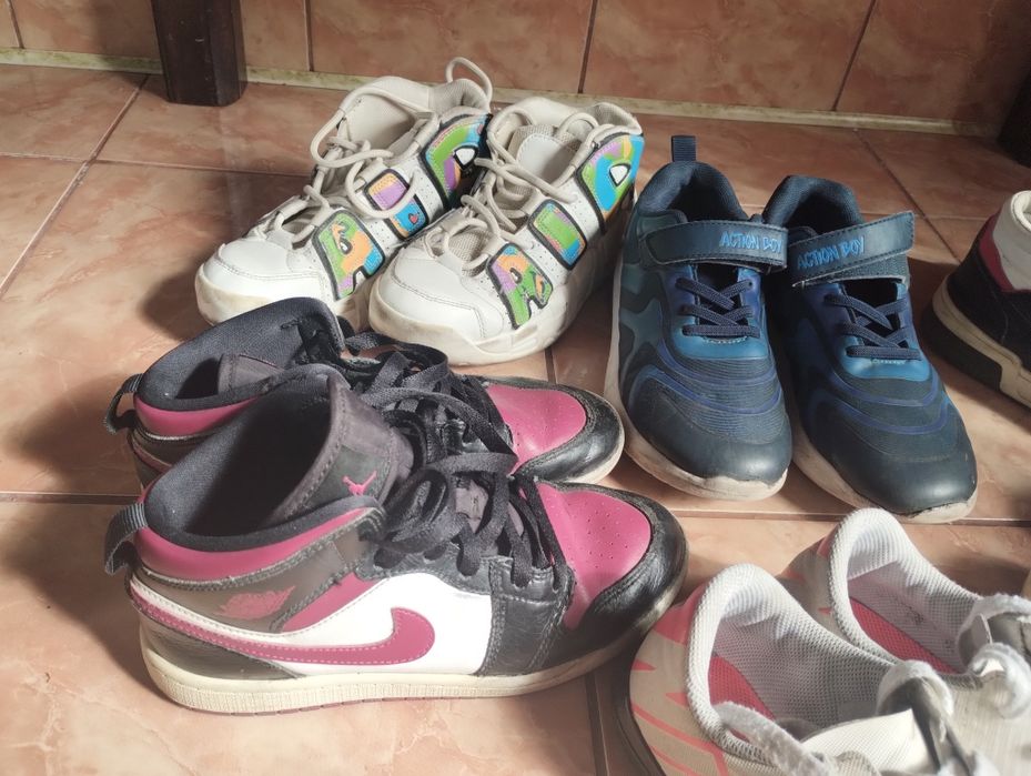 Lot papuci mărimea 35,adidași,jordani,papuci fotbal