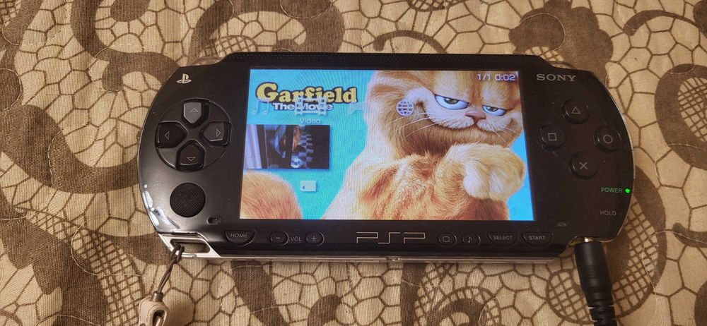 SONY PSP-1004  fuctionale unu spart  unu nu fara accesori fara bateri 400 lei  ambele