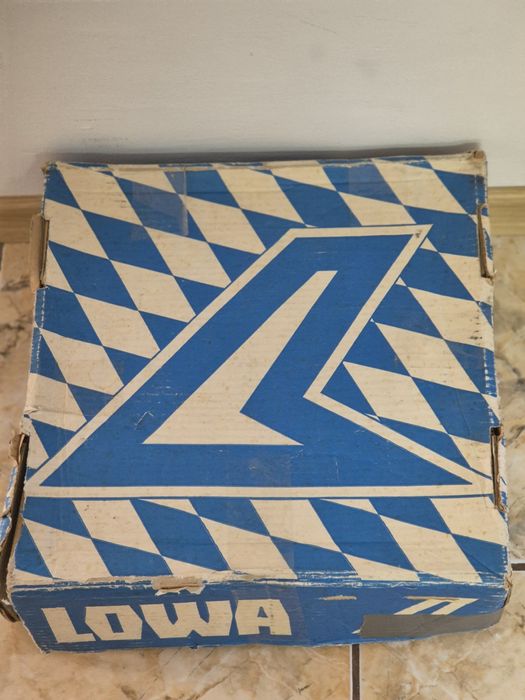 Vând bocanci tehnici  piele  mărimea 44.,5 , LOWA