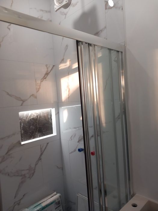 Fațade,  case la roșu,  gri , acoperiș, structuri,  betoane Am o echip