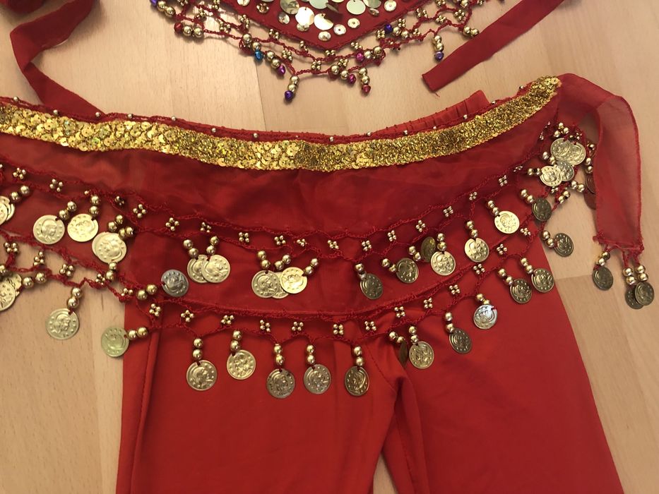 Costum cadana dansatoare XXS 5 piese dans oriental rosu banuti aurii