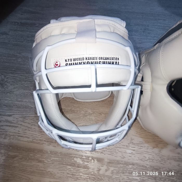 Продам шлем для каратэ