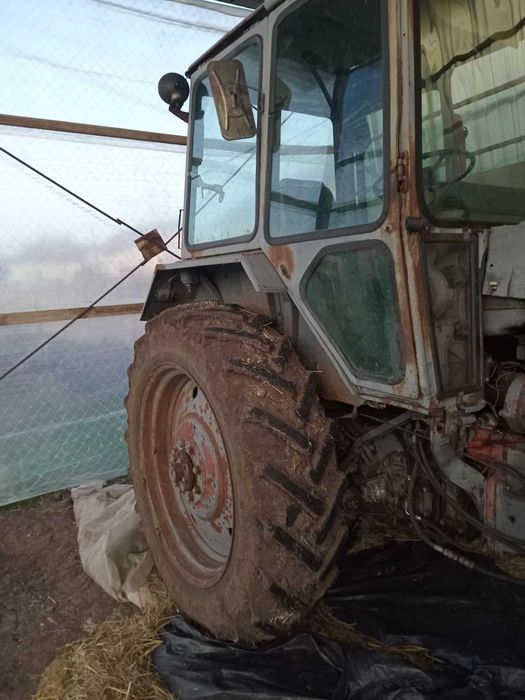 Продавам трактори ЮМЗ 6L и ТК 80. Намират се в в с. Габровница