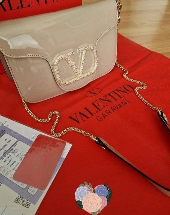 Geanta Valentino Garavani nude,logo metalic, saculet