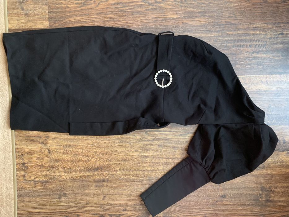 Rochie de ocazie pe un umar foarte frumoasa pe corp marimea S