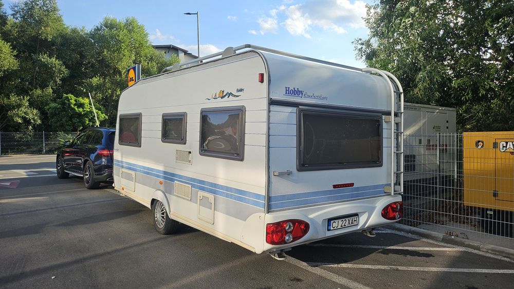 Vand rulota Hobby Excelent 460 echipată off-camping