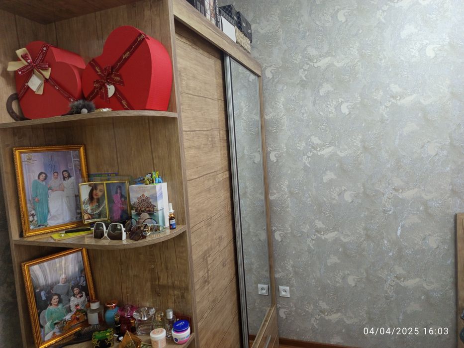 3 xonaliy dom sotiladi.