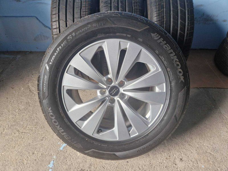 Audi Q8 R19/4M8 нови летни гуми с оригин. джанти
и датчици 265/55/R19