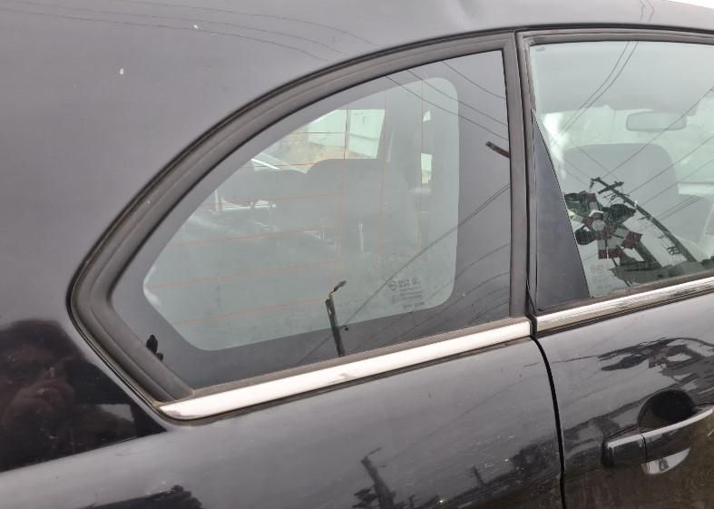 Geam fix caroserie aripa dreapta spate Chevrolet Captiva C100, C140