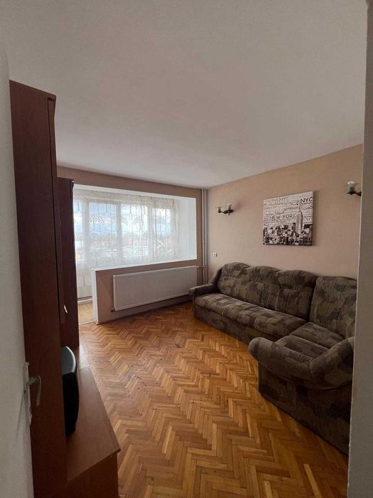 Vand apartament 2 camere,Romanilor,centrala pe gaz, decomandat