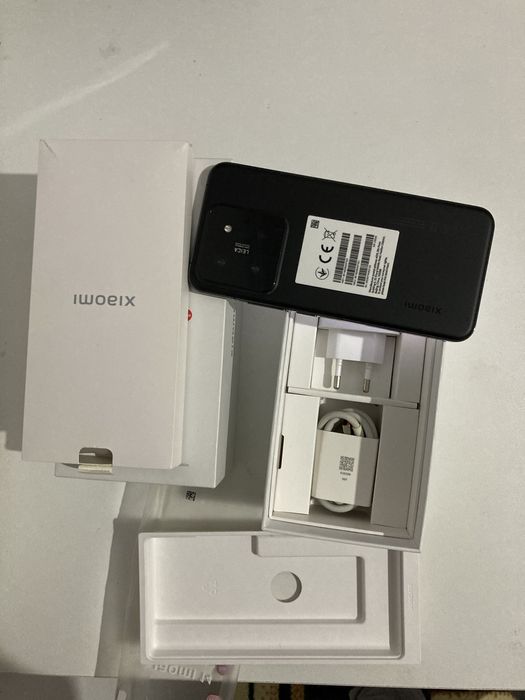 Xiaomi 14.  12/256 gb Global.