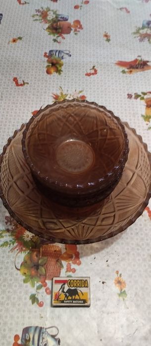 Комплект "Купа с 6 малки купички от кафяво стъкло