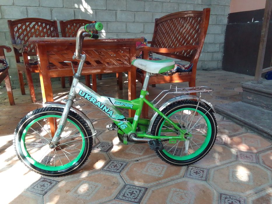 Bolalar velosepedi xolati yaxshi balonları yangi qoʻyilgan